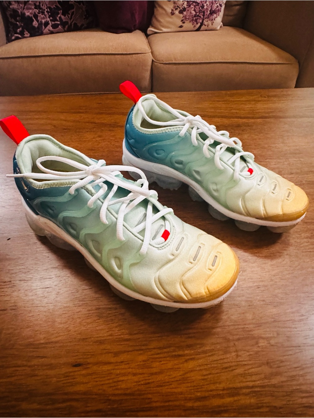 Nike Air VaporMax Plus Women’s Size 8.5 Mint Aqua Yellow Gradient DQ7651-300